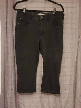 Angels Black Women's Capri